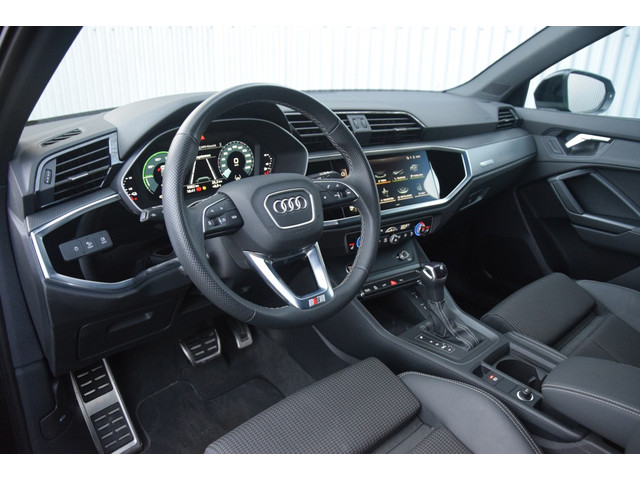 Audi Q3 45TFSI-e S-Line Trekhaak/Matrix/AdaptiveCruise/Stoelverwarming