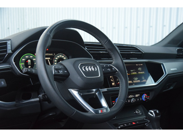 Audi Q3 45TFSI-e S-Line Trekhaak/Matrix/AdaptiveCruise/Stoelverwarming