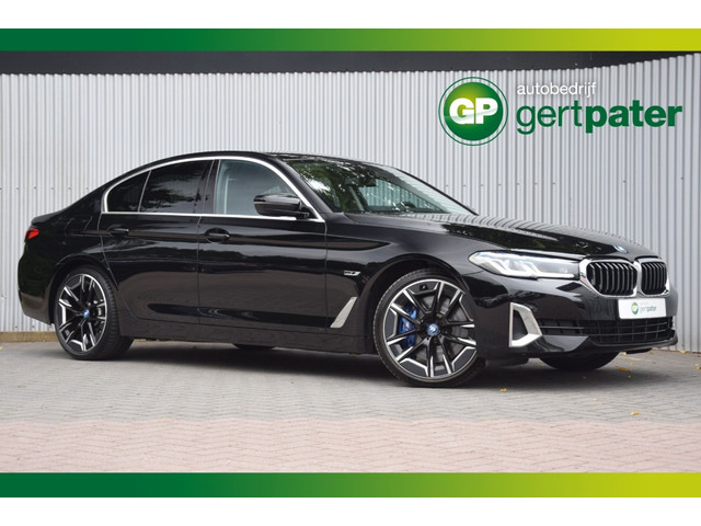 BMW 5 Serie 545e xDrive LaserLED/4Wielsturing/HarmanKardon/Comfortstoelen