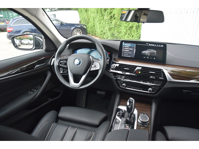 BMW 5 Serie 545e xDrive LaserLED/4Wielsturing/HarmanKardon/Comfortstoelen