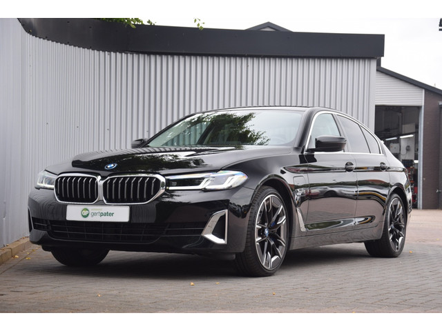 BMW 5 Serie 545e xDrive LaserLED/4Wielsturing/HarmanKardon/Comfortstoelen