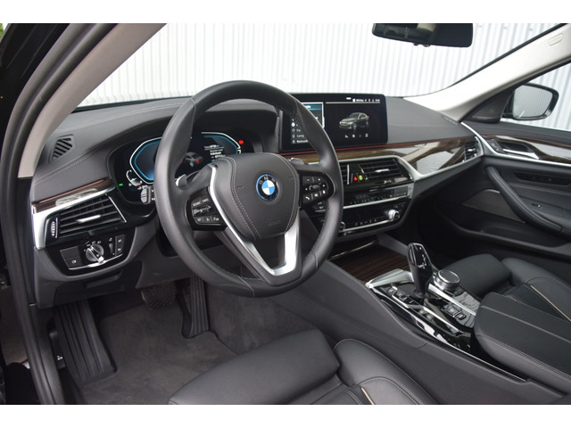 BMW 5 Serie 545e xDrive LaserLED/4Wielsturing/HarmanKardon/Comfortstoelen