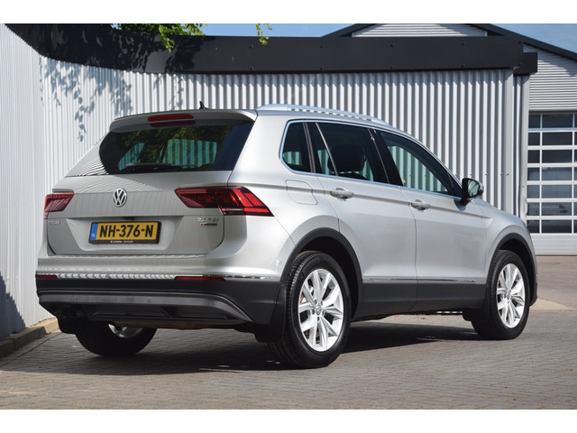 Volkswagen Tiguan 2.0TSI DSG 4M. Highline/LED/Active Info/Navi/Trekhaak